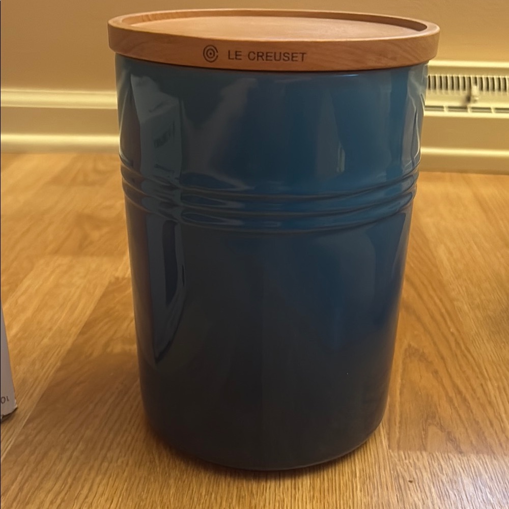 Le Creuset 14cm Large 2.5 quart Canister With Wood Lid Canister, Marseille Blue. - Picture 3 of 10